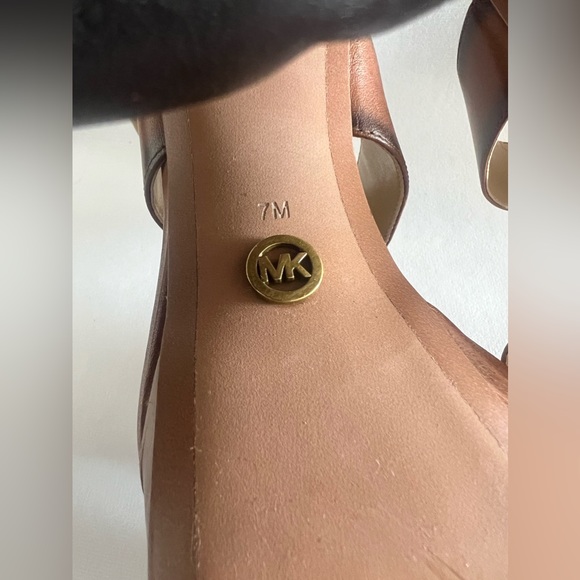 MK Becker Burnished Leather Platform Sandal - Picture 7 of 10